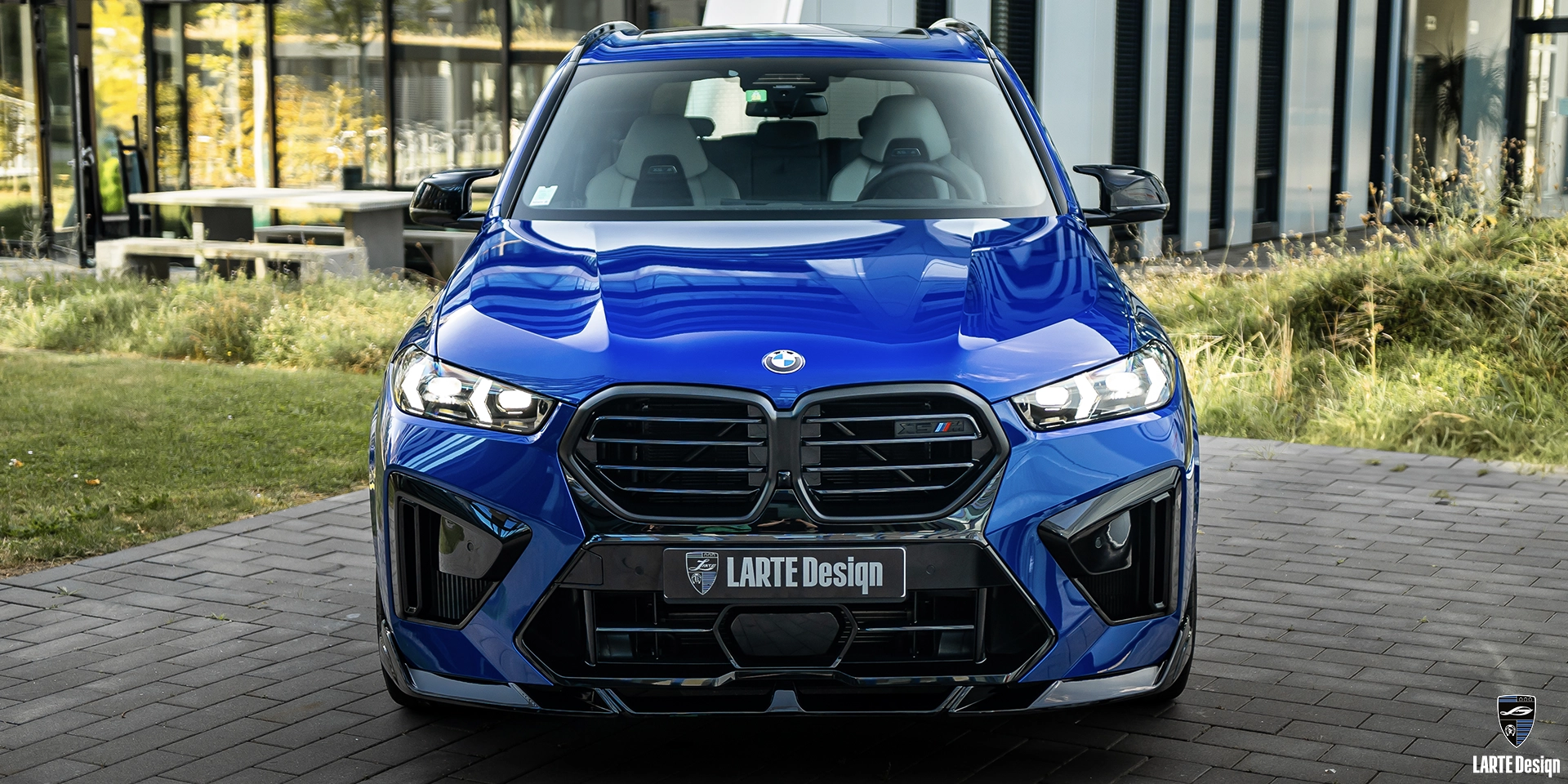 Close-up of BMW X5M Facelift grille and bumper insert from Larte Design appearance package.