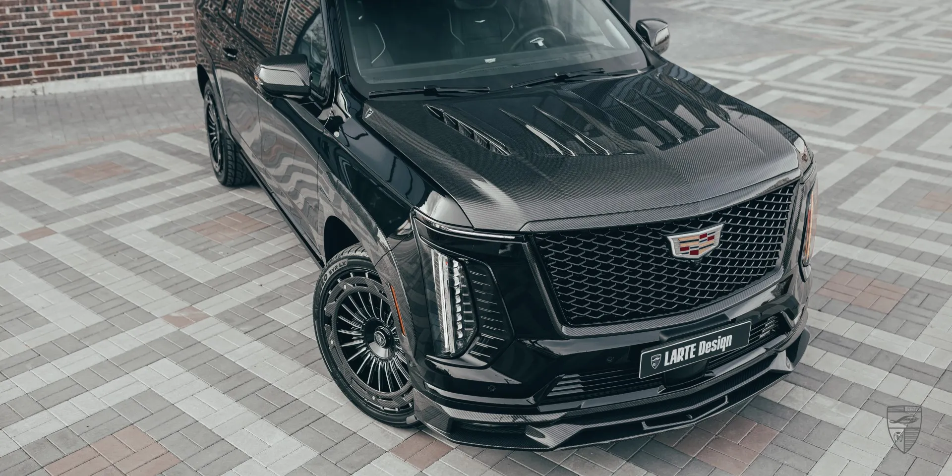Escalade 600 — show car grade kit and tailored appearance package with brutal stance