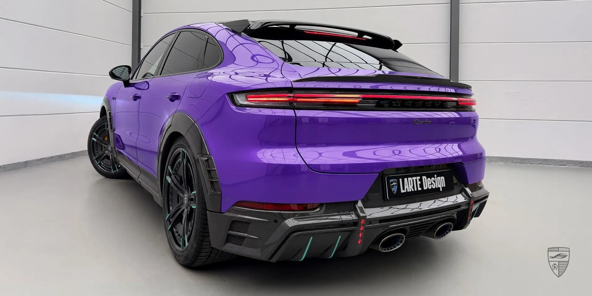 Porsche Cayenne E‑Hybrid Widebody-Kit – Dynamischer Winkel zur Darstellung der muskulösen Silhouette