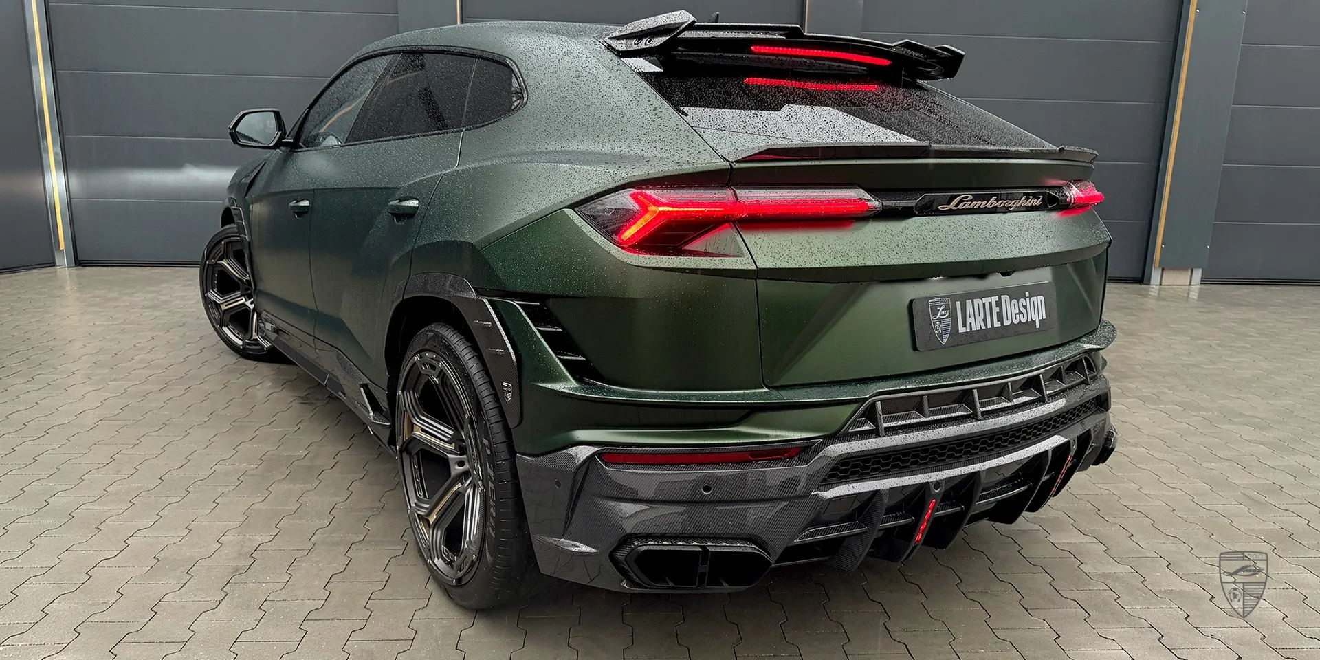Performanter Lamborghini Urus Performante mit VIP-Tuning im Black Label Look