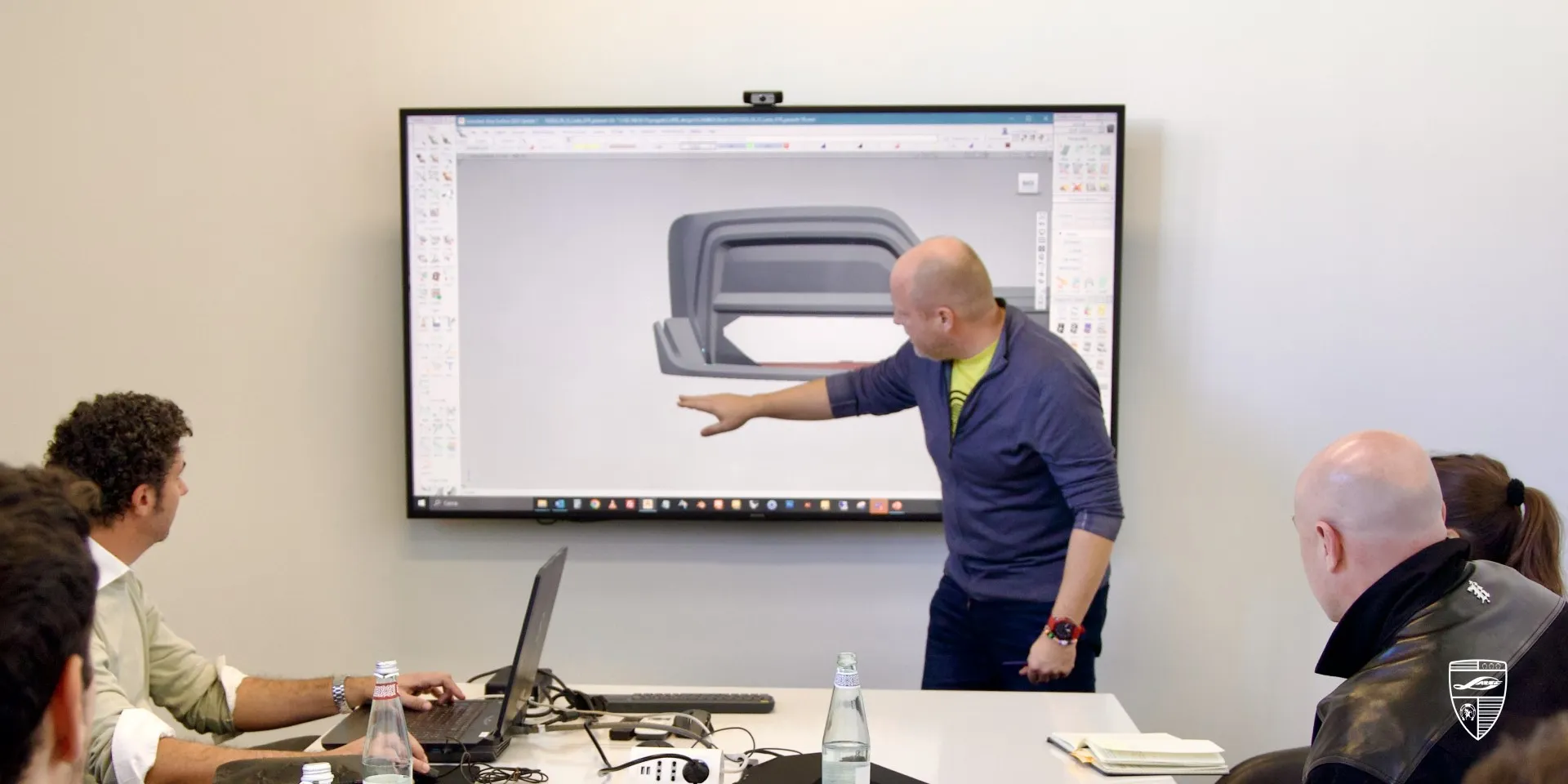 Zusammenarbeit im Studio: Designer Brano Mauks von LARTE Design