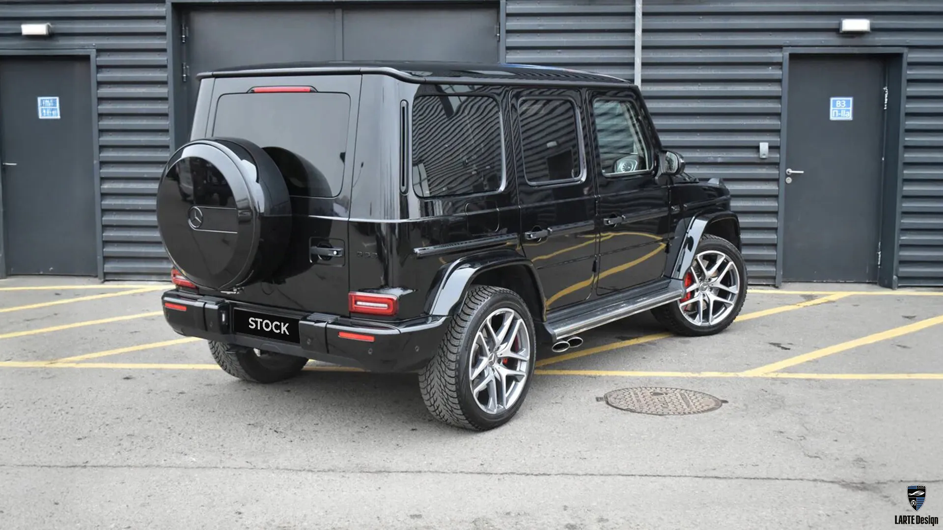 Comparison: Mercedes-Benz G-Class (W463) before installing limited edition kit.