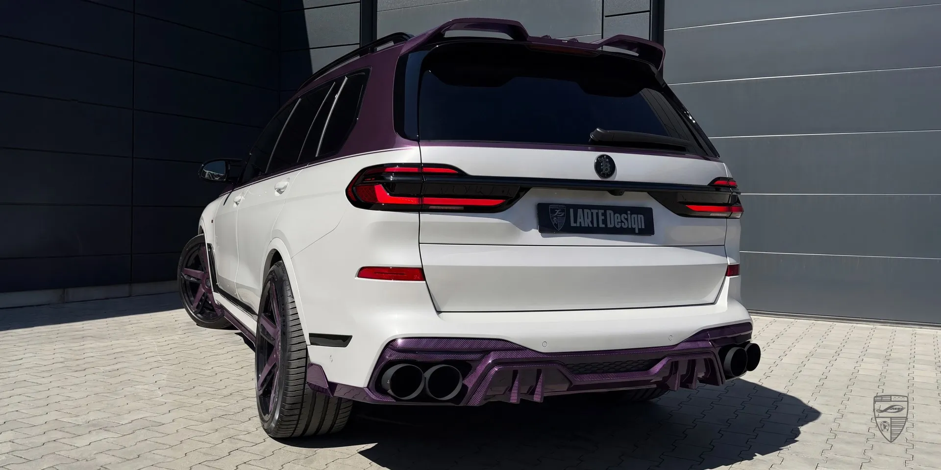 BMW X7 premium exterior package with refined contours and luxury materials