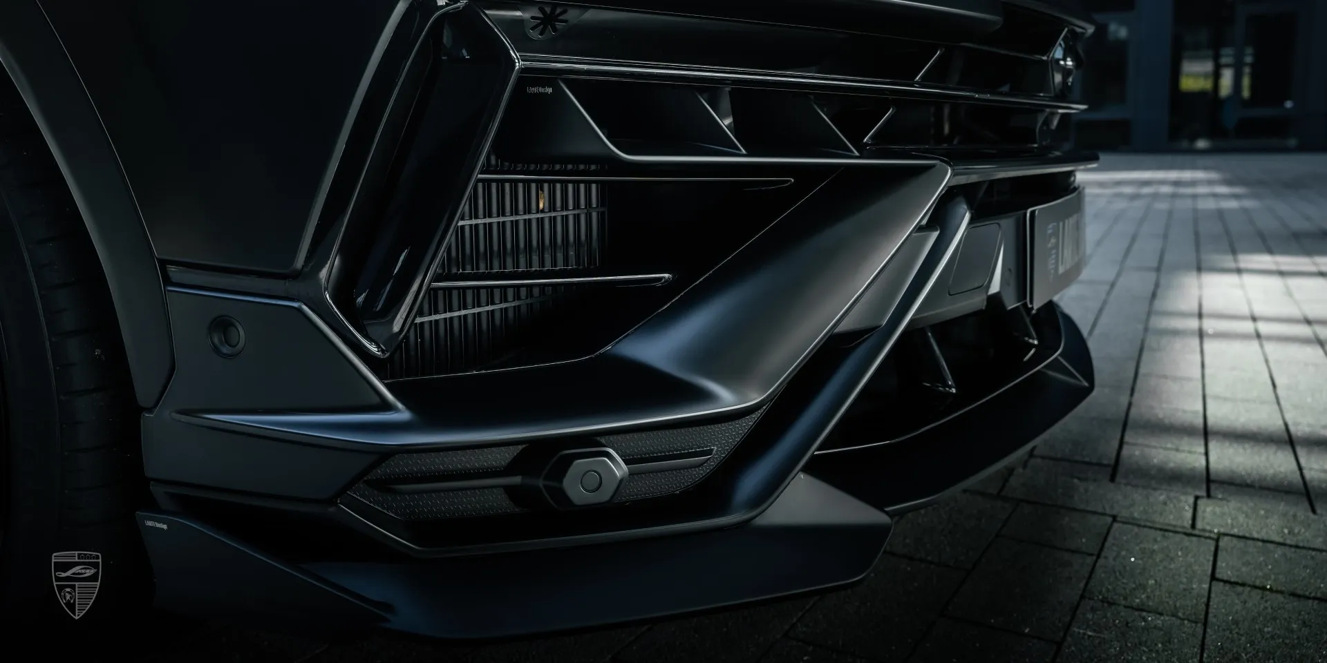 Handgefertigte Design‑Aufwertung: mattes Carbon‑Set am URUS S SUV