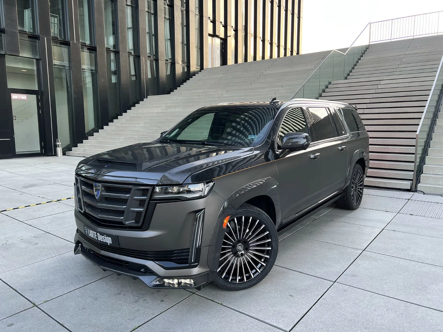 Example of the cadillac escalade wide body kit