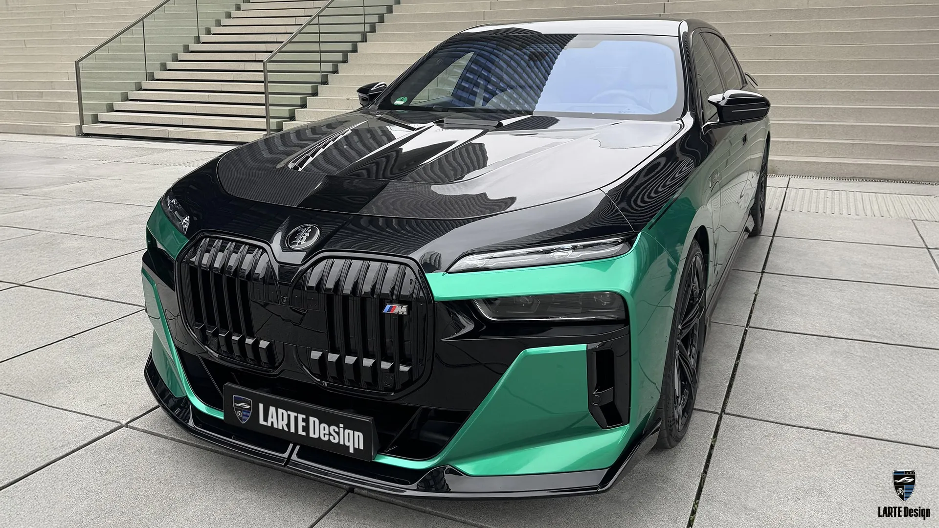 BMW 7er 2026 mit Ocean Green Folie – modernes Executive-Design und sportliches Styling