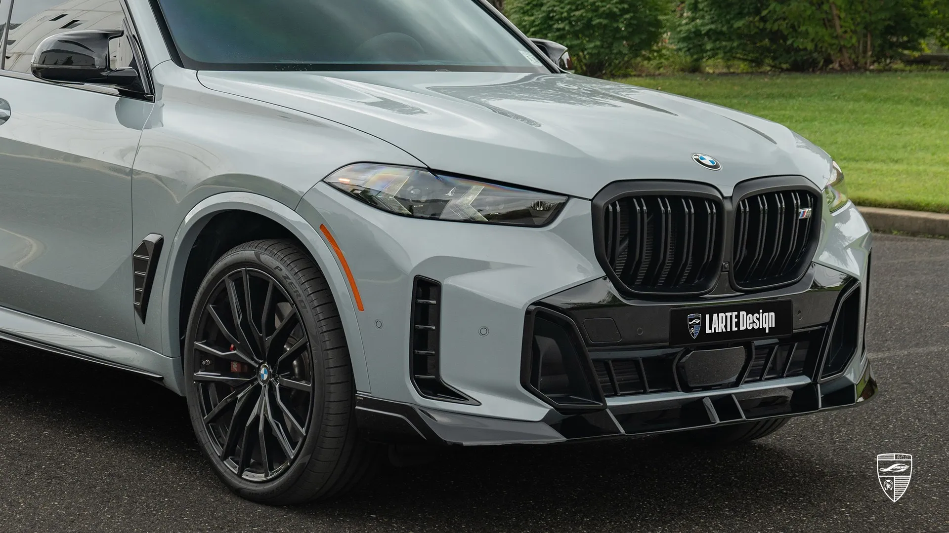 BMW X5 G05 Facelift premium SUV with black detailing