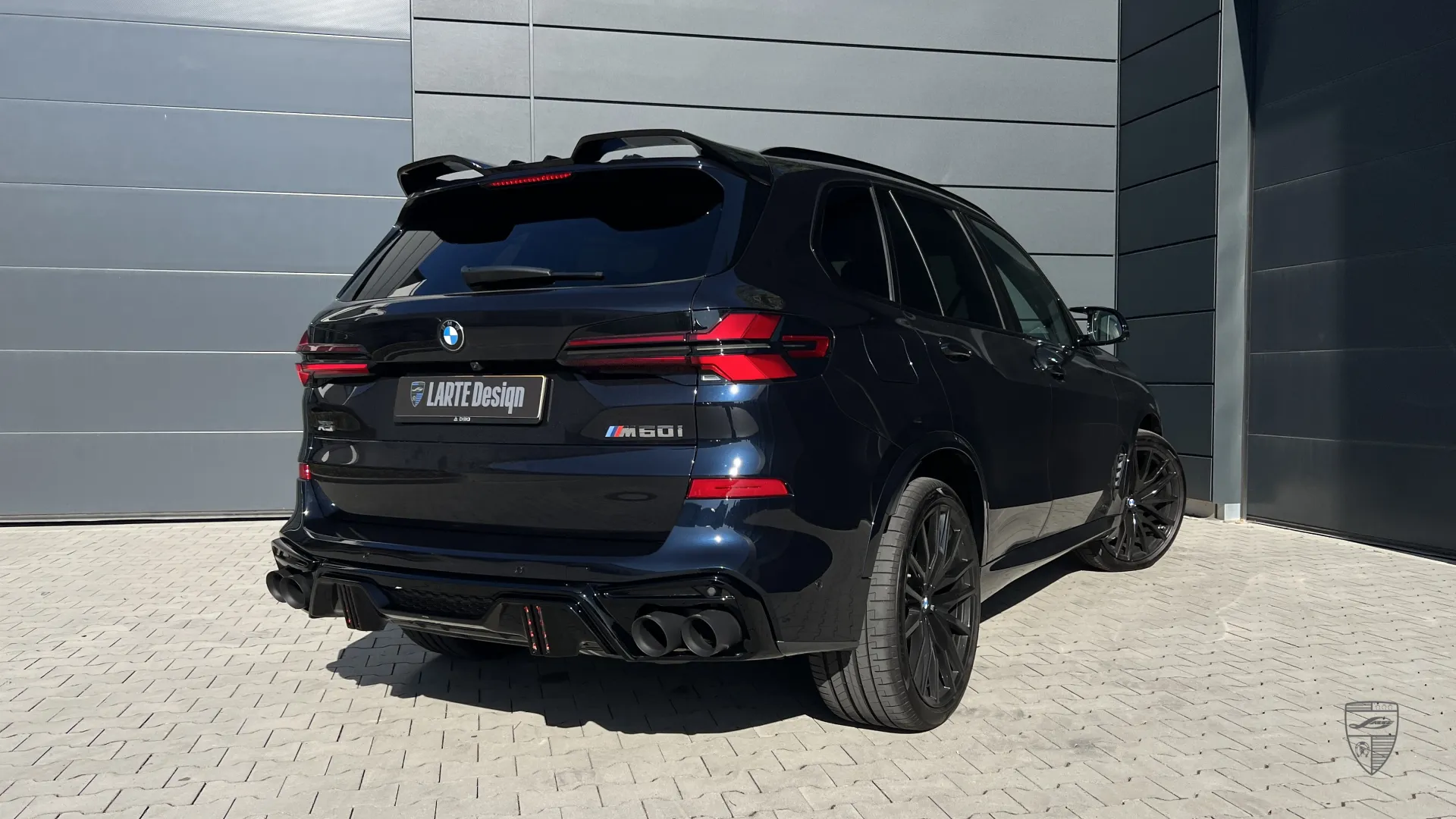 BMW X5 G05 Facelift in Heck-Dreiviertelansicht mit modernem Exterieur-Design