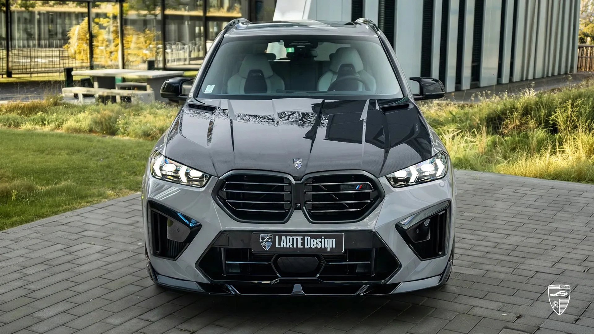 BMW F95 LCI Competition mit aufgewertetem Außen‑Design