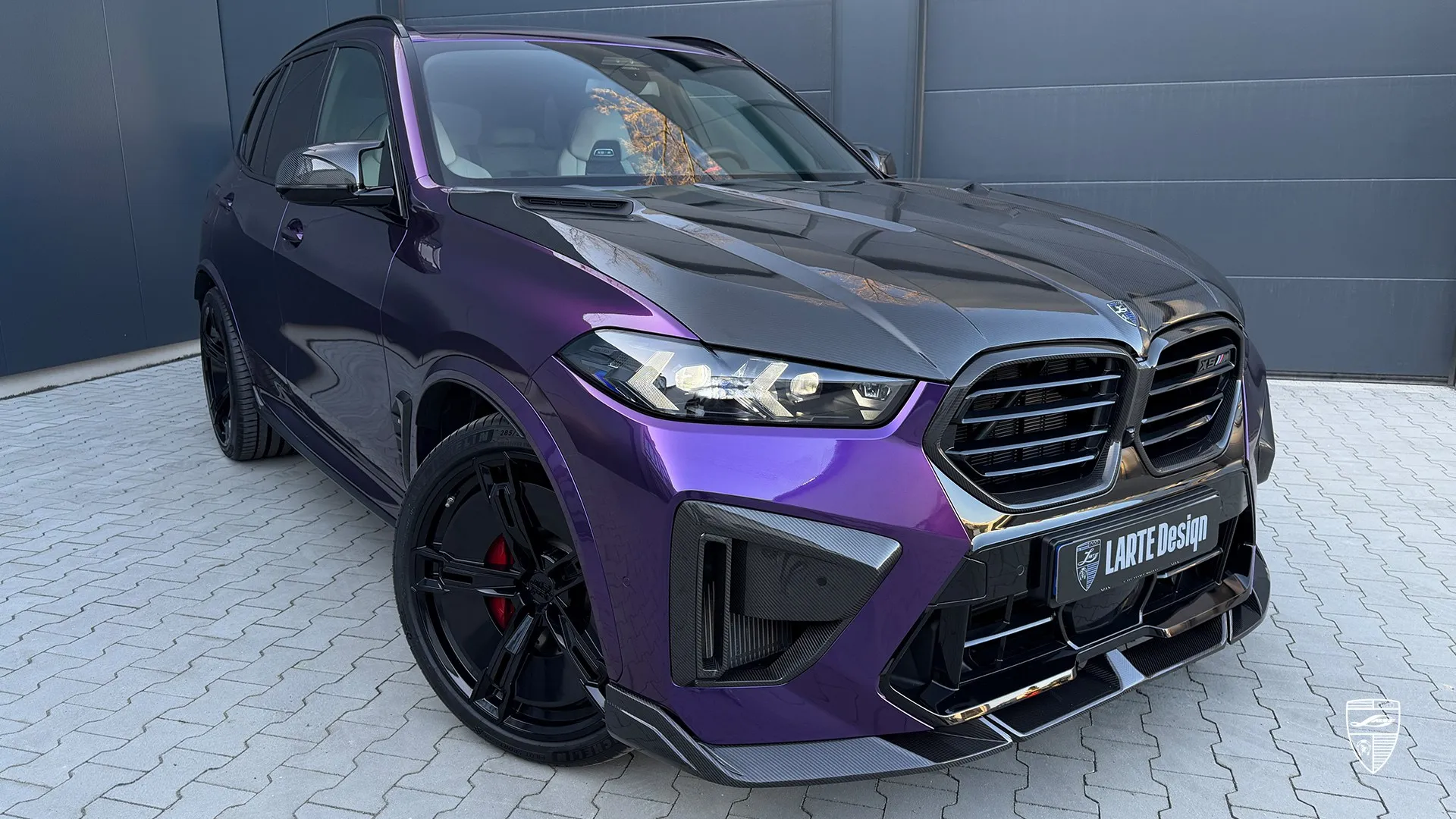 BMW X5M F95 Facelift front side view with dynamic proportions