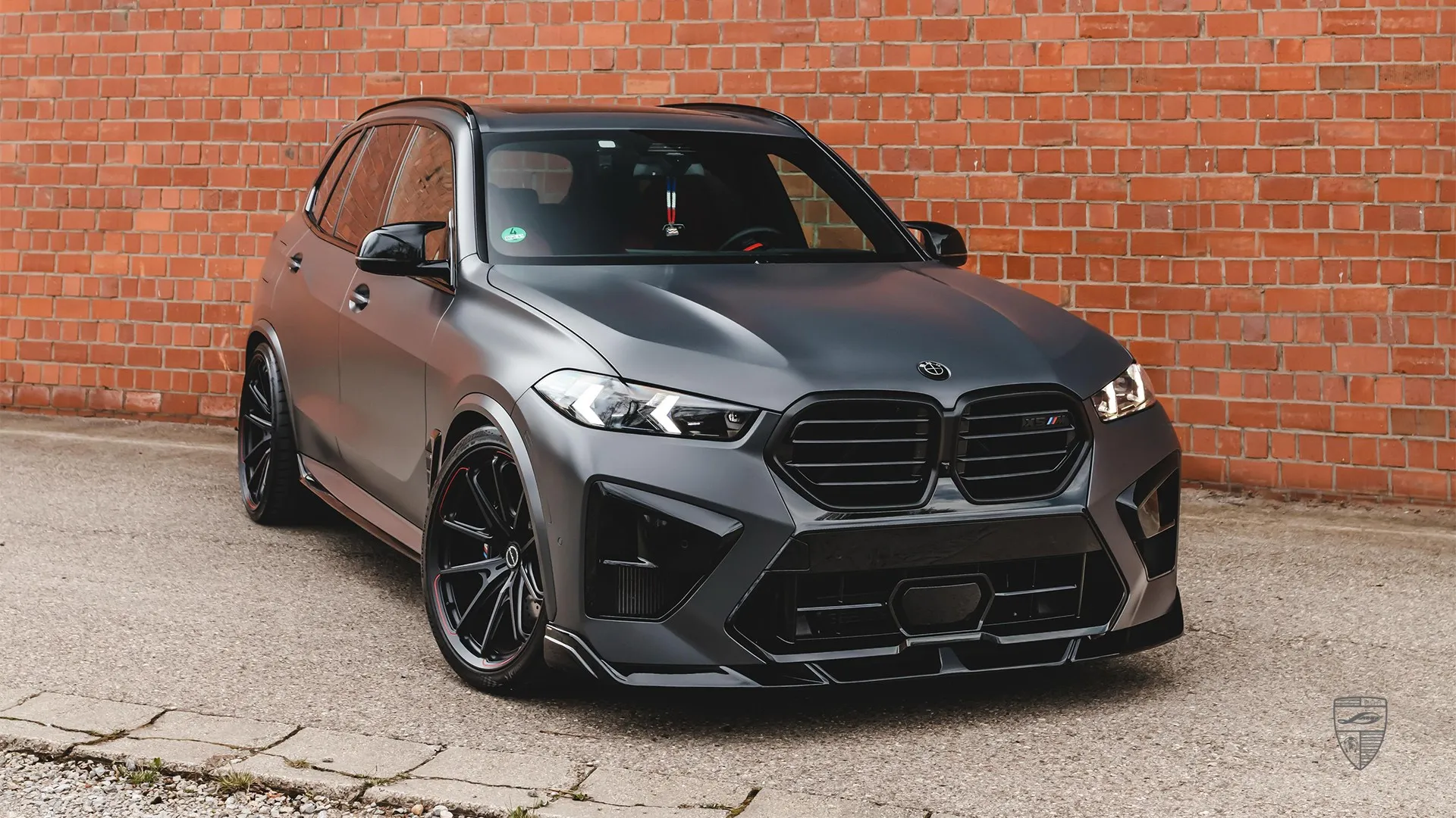 BMW X5M Competition F95 LCI – Stealth-verpacktes Luxus-Performance-SUV BMW X5M Competition F95 LCI – SUV mit Xpel Stealth Wrap, Facelift und brutalem Look