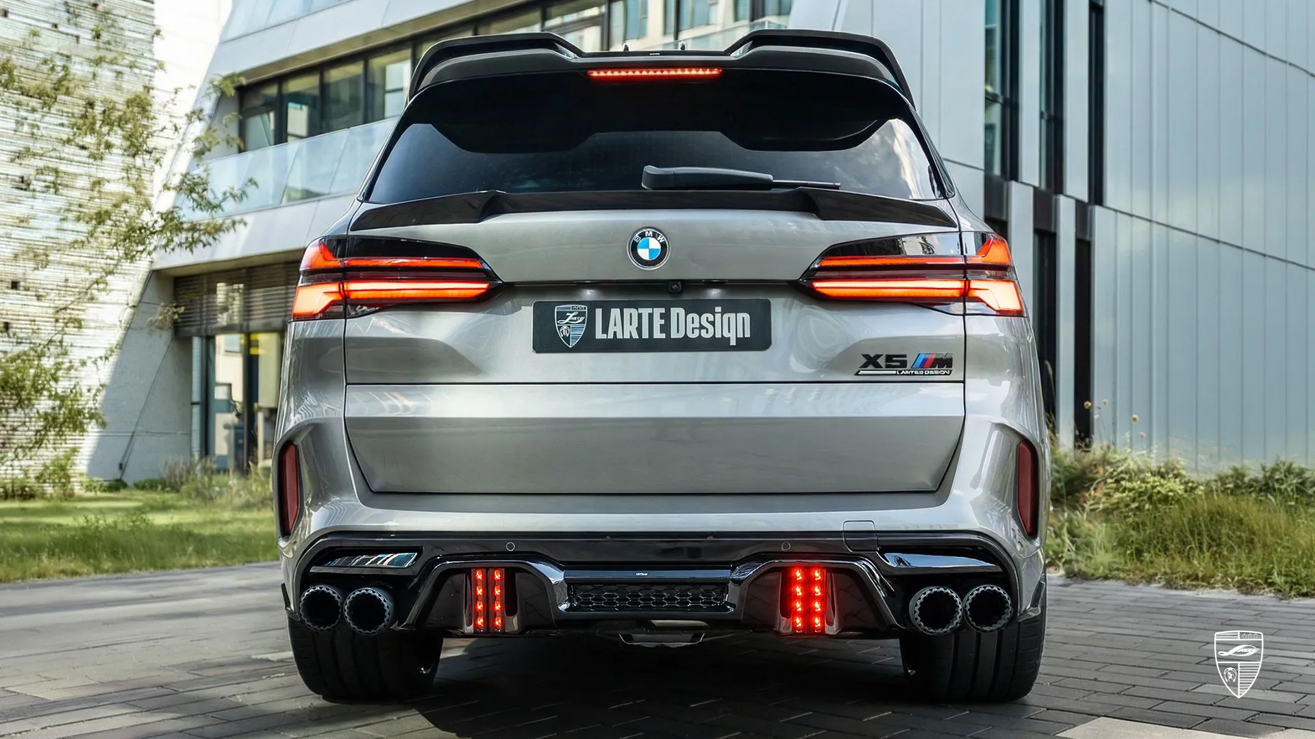 Getunter Sport‑SUV BMW X5M F95 LCI mit aggressivem Karosserie‑Styling und Leistungs‑Look