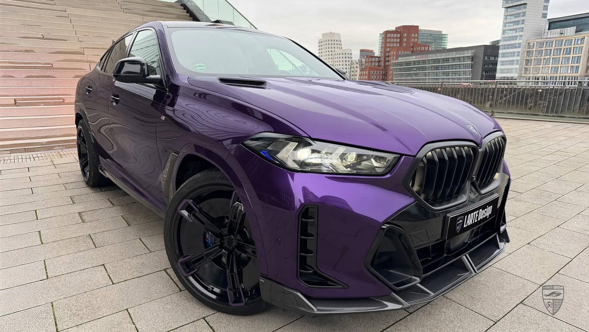 BMW X6 G06 LCI mit aggressivem sportlichem Design