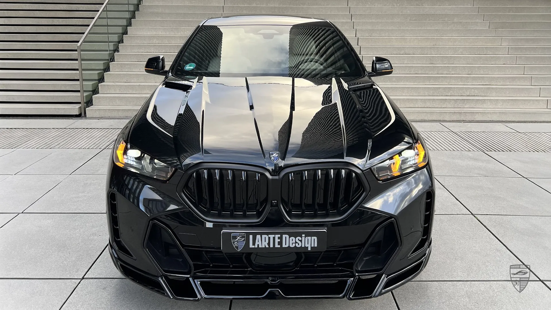 BMW X6 G06 with basalt body elements and sporty look