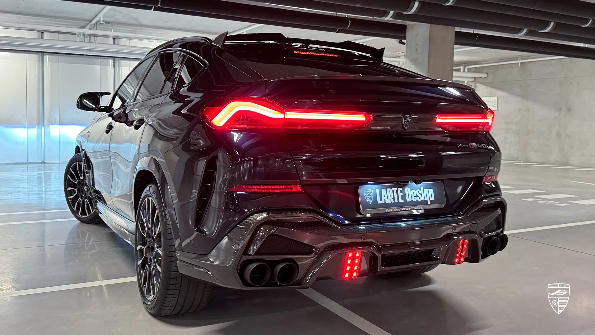 BMW X6 G06 M40i SUV with Aggressive Carbon Upgrades BMW X6 G06 Facelift M40i — aggressive style, Carbon Black finish, and luxury performance design