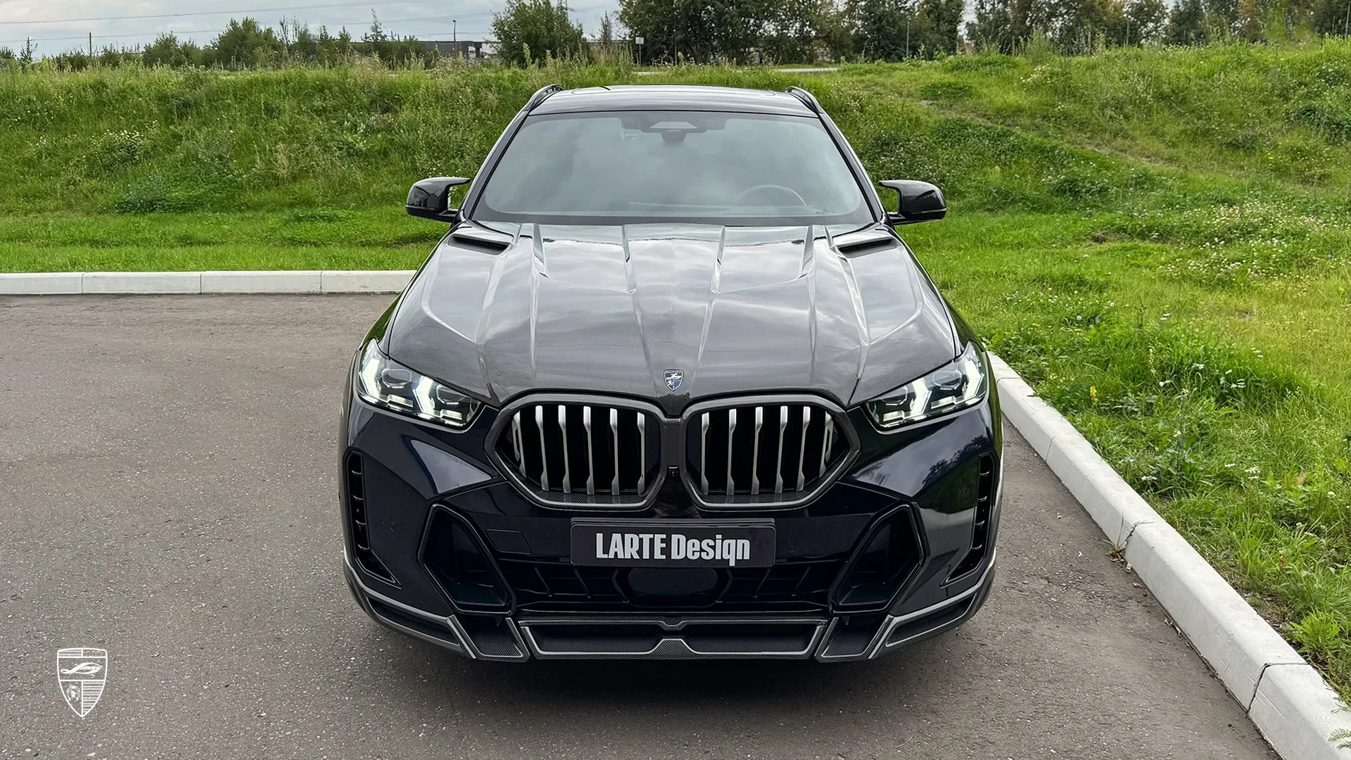 BMW X6 G06 LCI M40i — Tuned Urban Beast with Carbon 2026 BMW X6 G06 Facelift M40i — tuned urban beast with carbon accents and muscular presence
