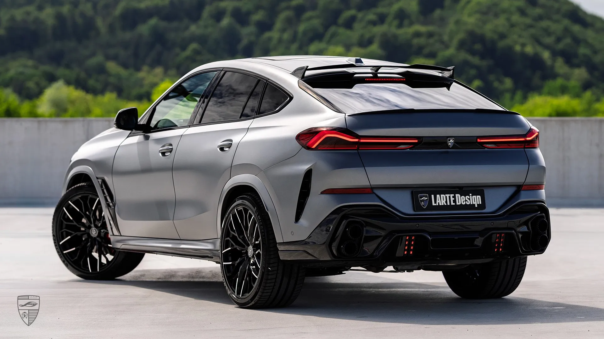 Frozen Grey X6 G06 LCI – Custom SUV with Bold Look Frozen Grey BMW X6 G06 Facelift LCI — custom SUV with bespoke upgrade and head-turning appearance