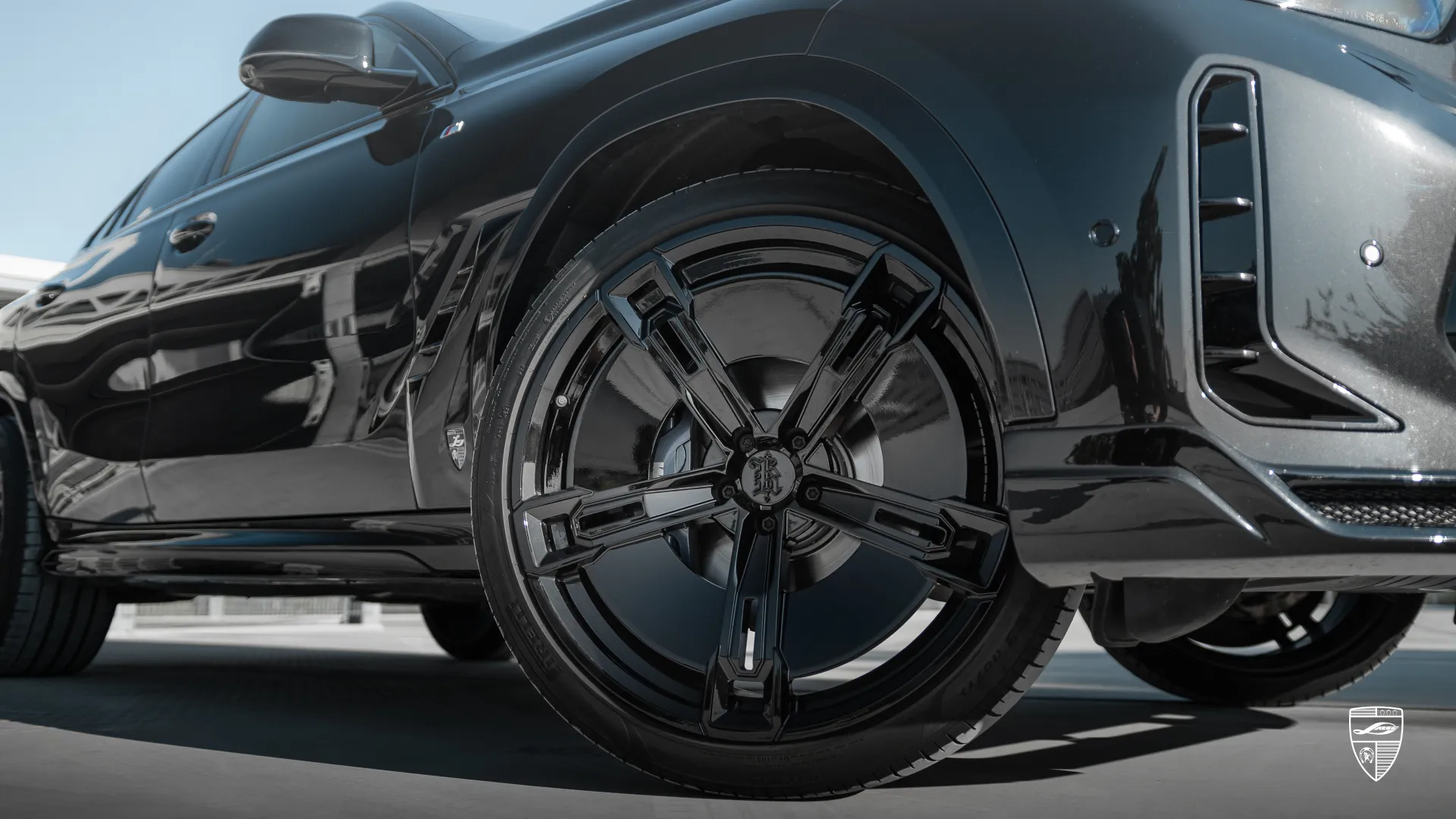 Custom BMW X6 G06 from Düsseldorf — luxury SUV with adrenaline-driven design and brutal appearance
