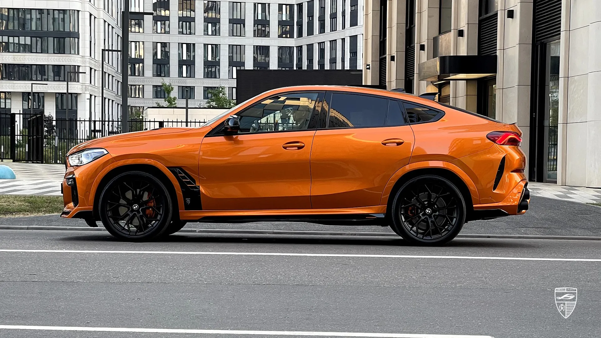 BMW X6 G06 modifiziert mit individuellen Exterieur-Upgrades und markanter SUV-Optik
