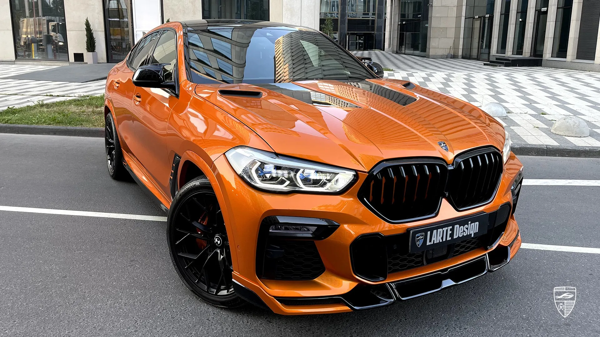 BMW X6 Hintergrundbild mit modernem Luxus-SUV und veredeltem Exterieur-Styling