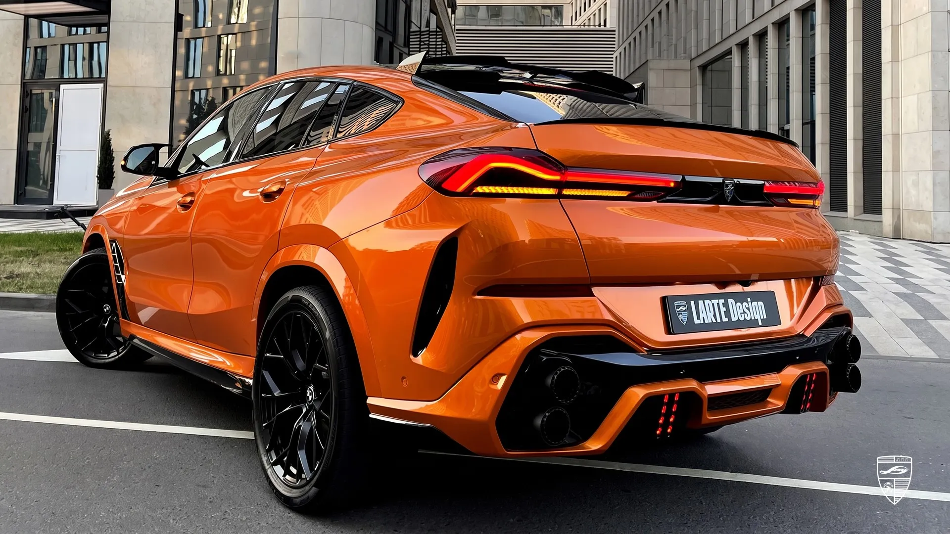 Individualisierter BMW X6 mit markantem Exterieur-Styling und hochwertigem SUV-Design