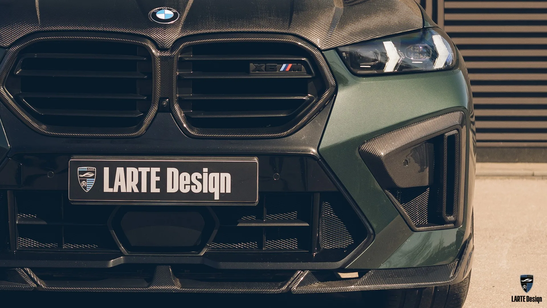 Promi-Style BMW X6M F96 Malachitgrün – aggressiver SUV mit edlem Styling-Upgrade