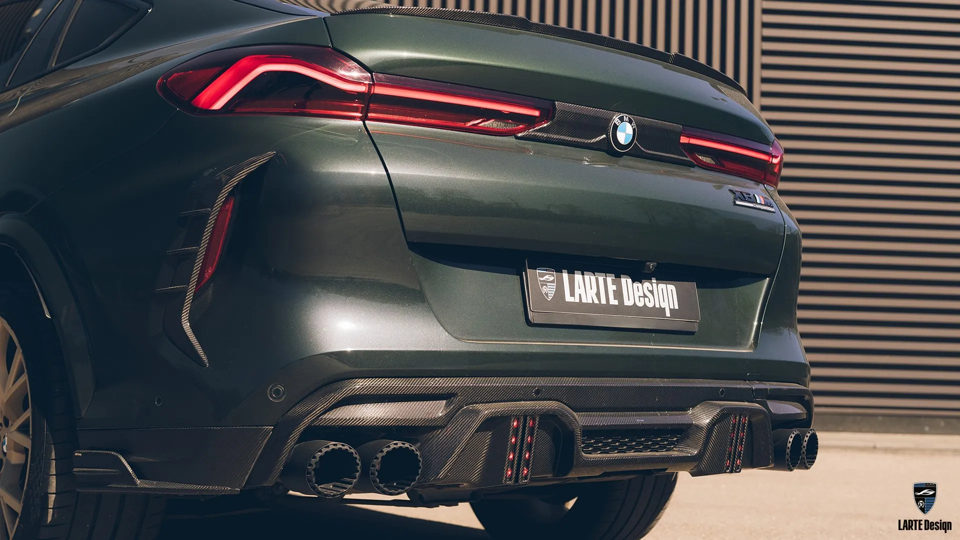 BMW X6M F96 LCI – markanter SUV in Malachitgrün 2026 BMW X6M F96 LCI Facelift – Malachitgrüner SUV mit brutalem Design und exklusiver Präsenz