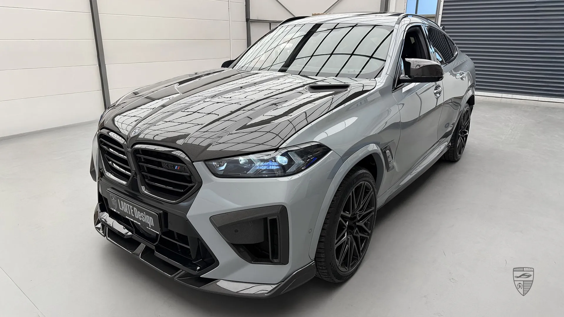 Custom BMW X6M LCI — Brooklyn Grey Performance-SUV Custom BMW X6M LCI Brooklyn Grey — Performance-SUV mit BMW Motorsport Design-Erbe