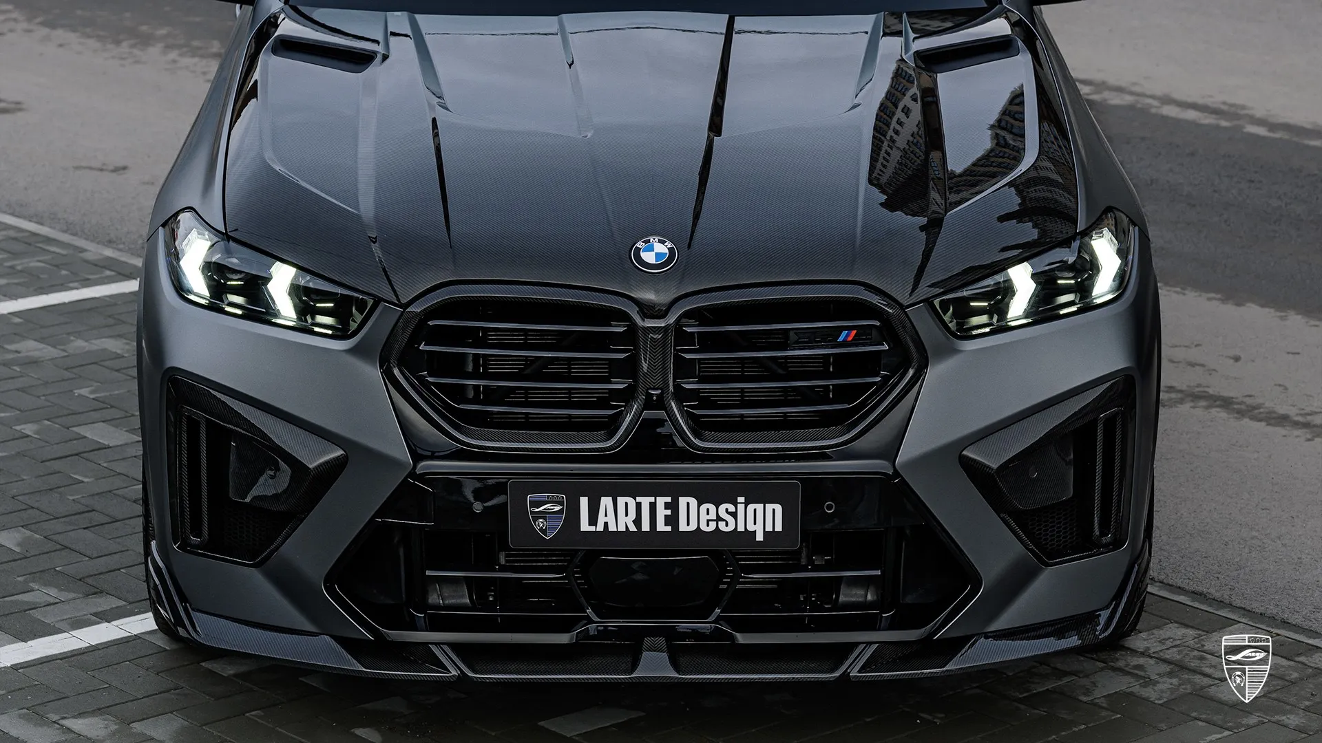 Frozen Grey BMW X6M Competition from Warszawa — aggressive style with premium carbon enhancements