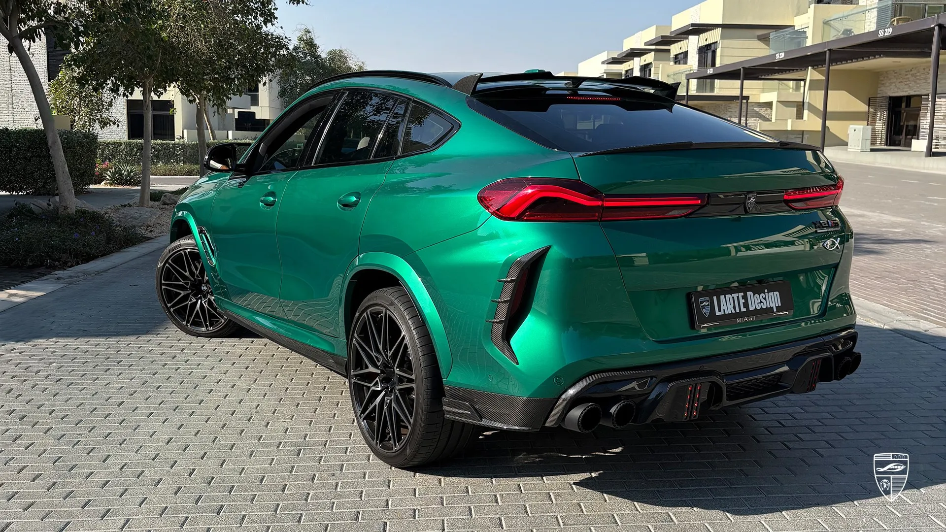 Custom BMW X6M Facelift from Dubai — carbon aerodynamic kit, brutal SUV style