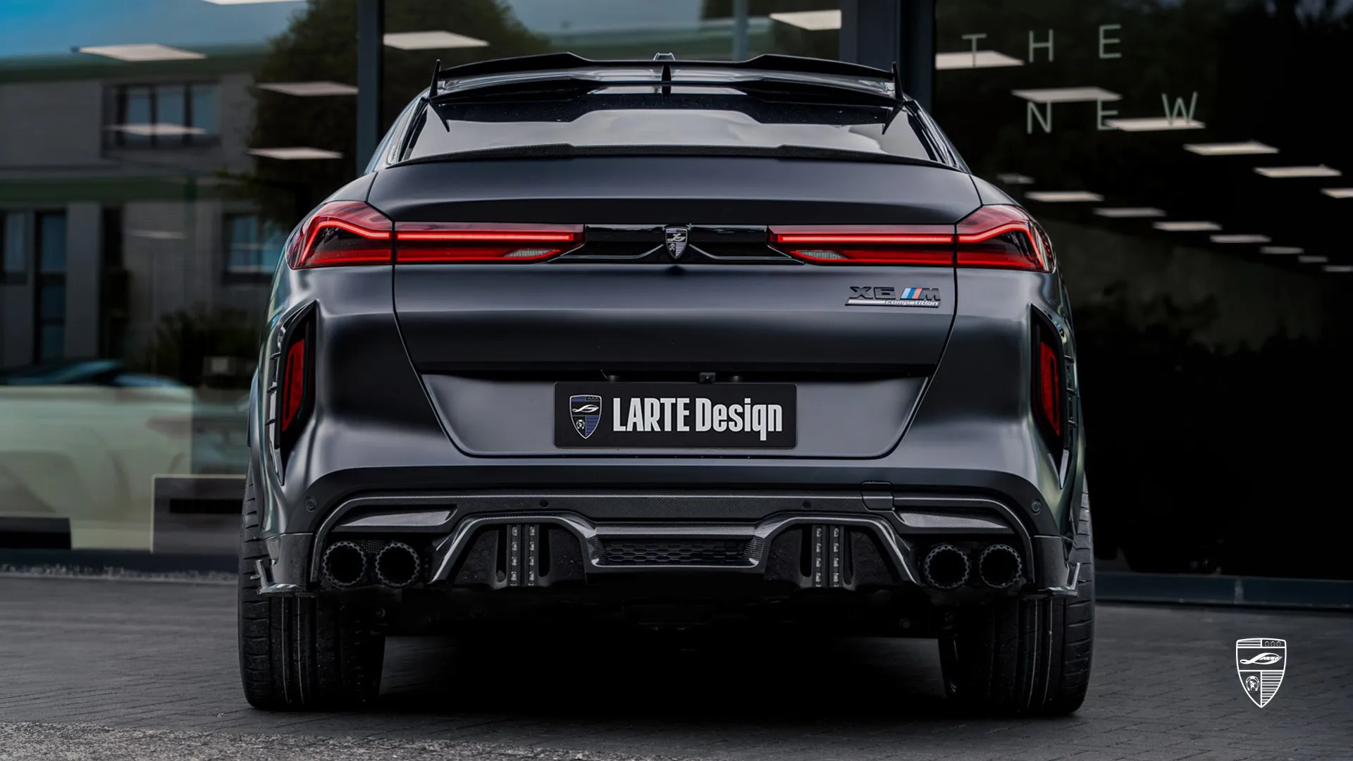 Luxus‑SUV neu interpretiert: BMW X6M Competition 2026 in Sapphire Black mit geformtem Heckspoiler