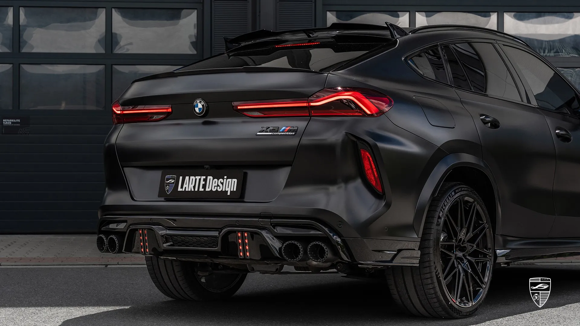 BMW X6M F96 LCI aus Prag – sportliches SUV mit schwarzem Design und Exklusivpaket