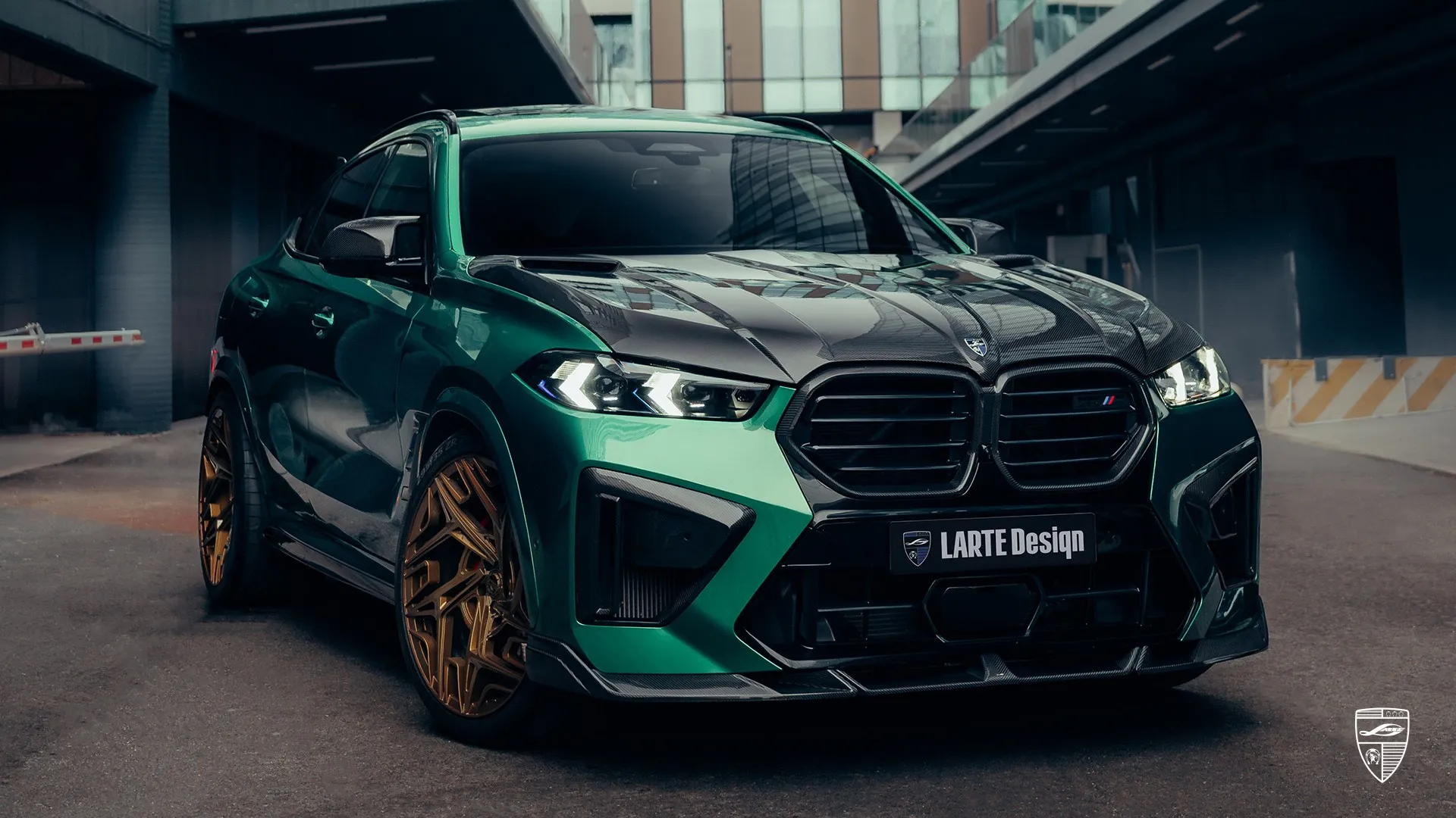 Custom X6M Competition – Brutales Styling in Grün Custom X6M 2026 Isle of Man Green aus Bukarest – brutales Design und aggressiver Auftritt