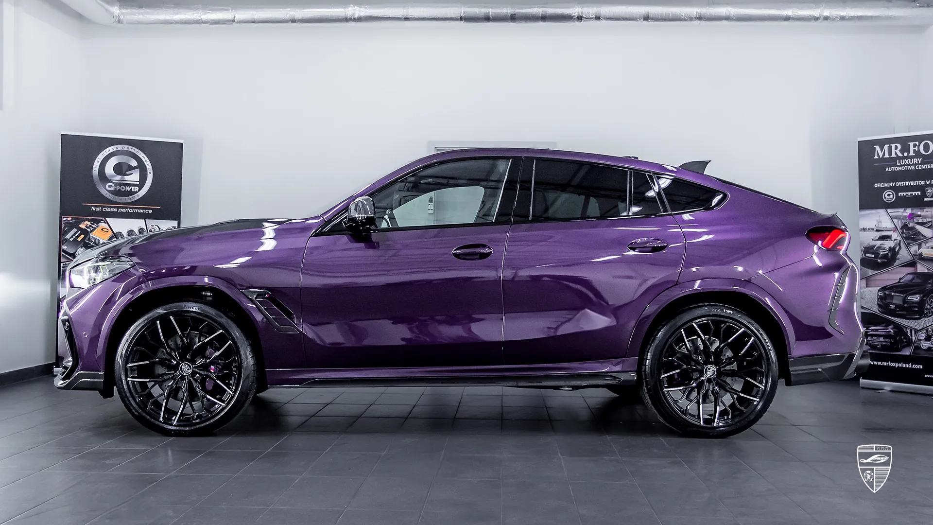 X6M Competition Violet‑Folierung 2023 — High‑End‑Luxusauto mit Promi‑Build‑Ästhetik