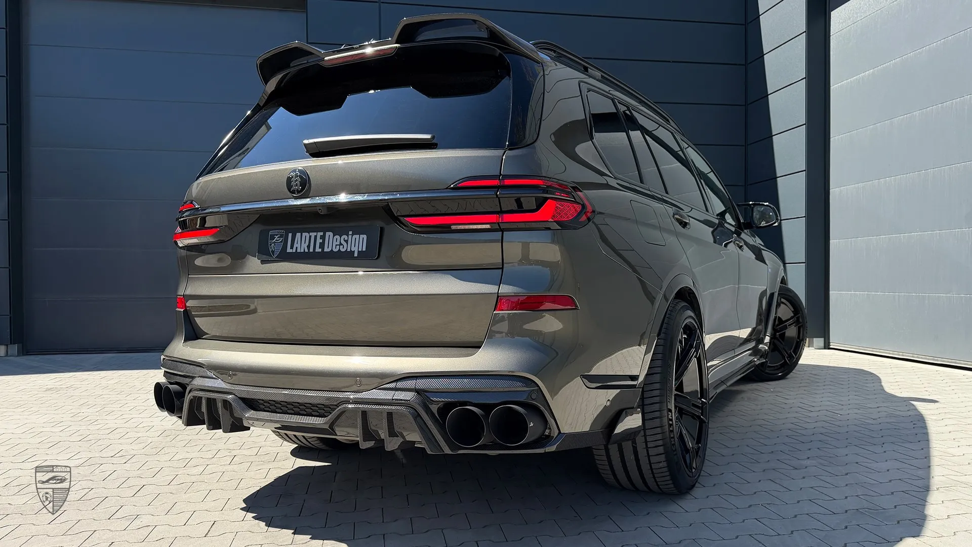 BMW X7 Custom Heck Styling mit sportlichen Exterieur Upgrades und Modified Luxury SUV Design