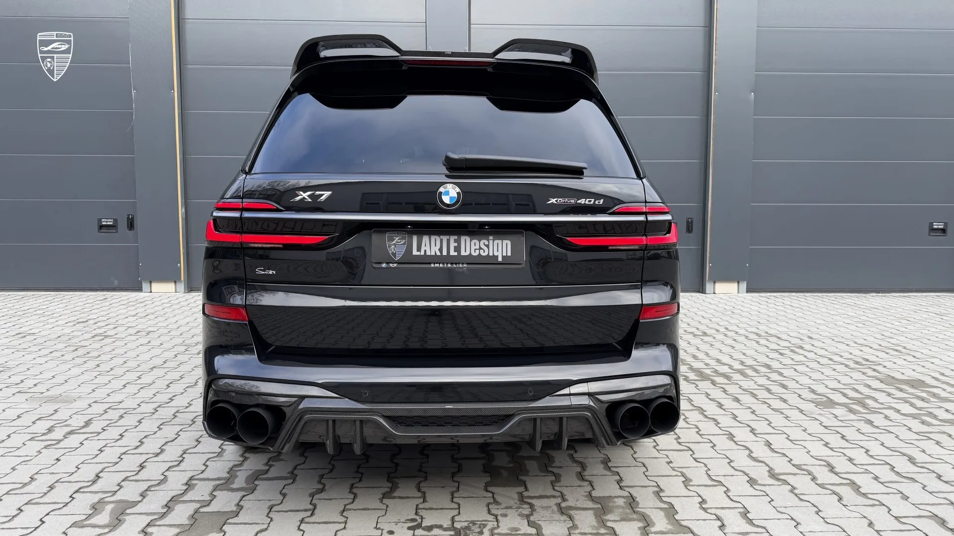 BMW X7 G07 with sport diffuser and quad exhaust system