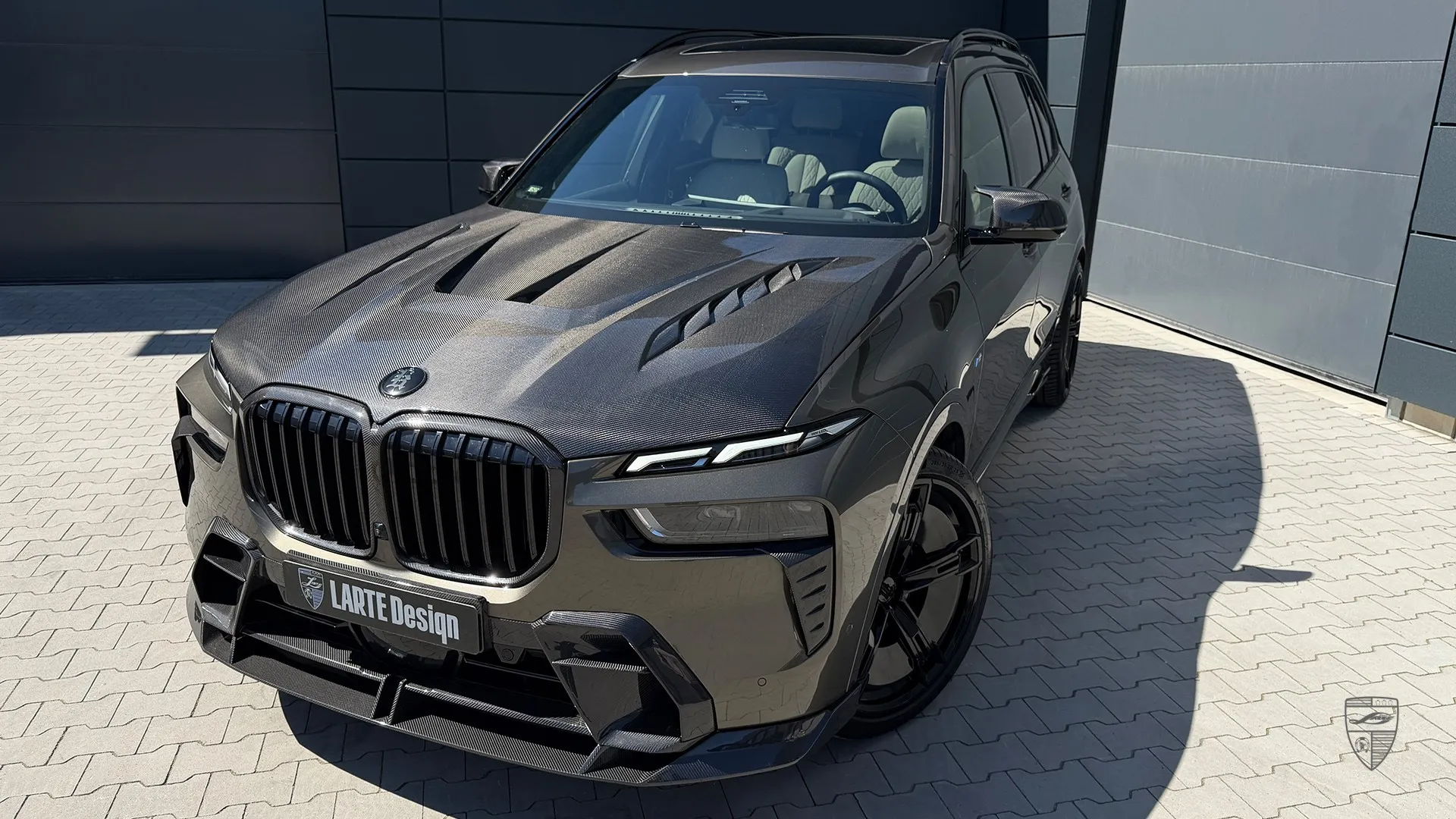 Modified BMW X7 mit Custom Front Styling und exklusivem Exterieur Zubehör