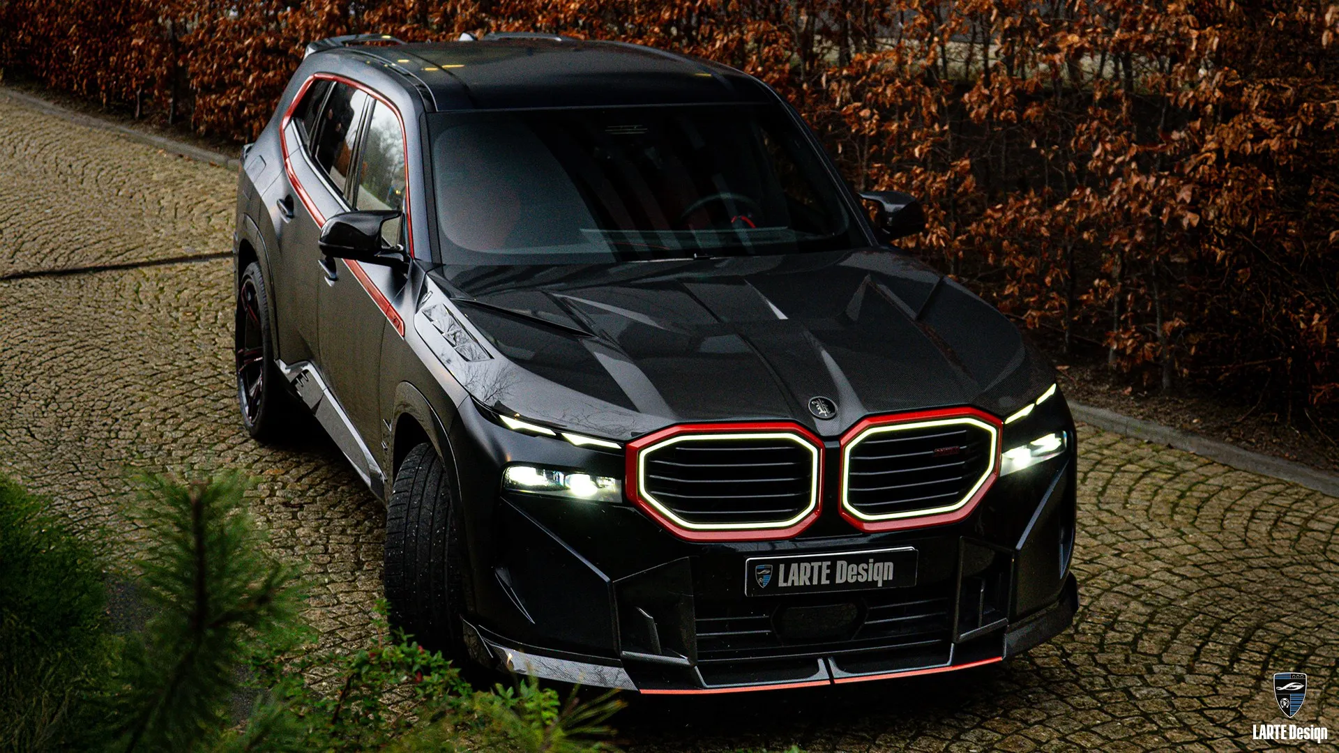 Custom Sapphire Black BMW XM Label Red – kraftvoller Familien-SUV mit Premium-Styling