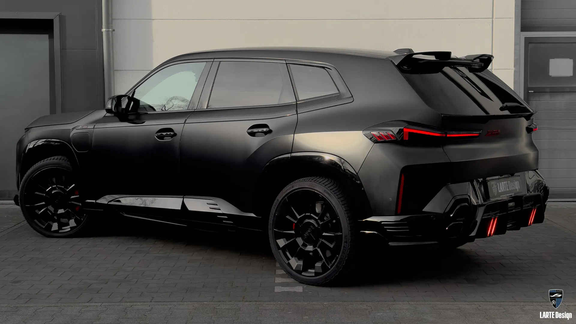 Black BMW XM Luxus-SUV Black Custom BMW XM – Luxus-SUV mit exklusivem Design und Tuning