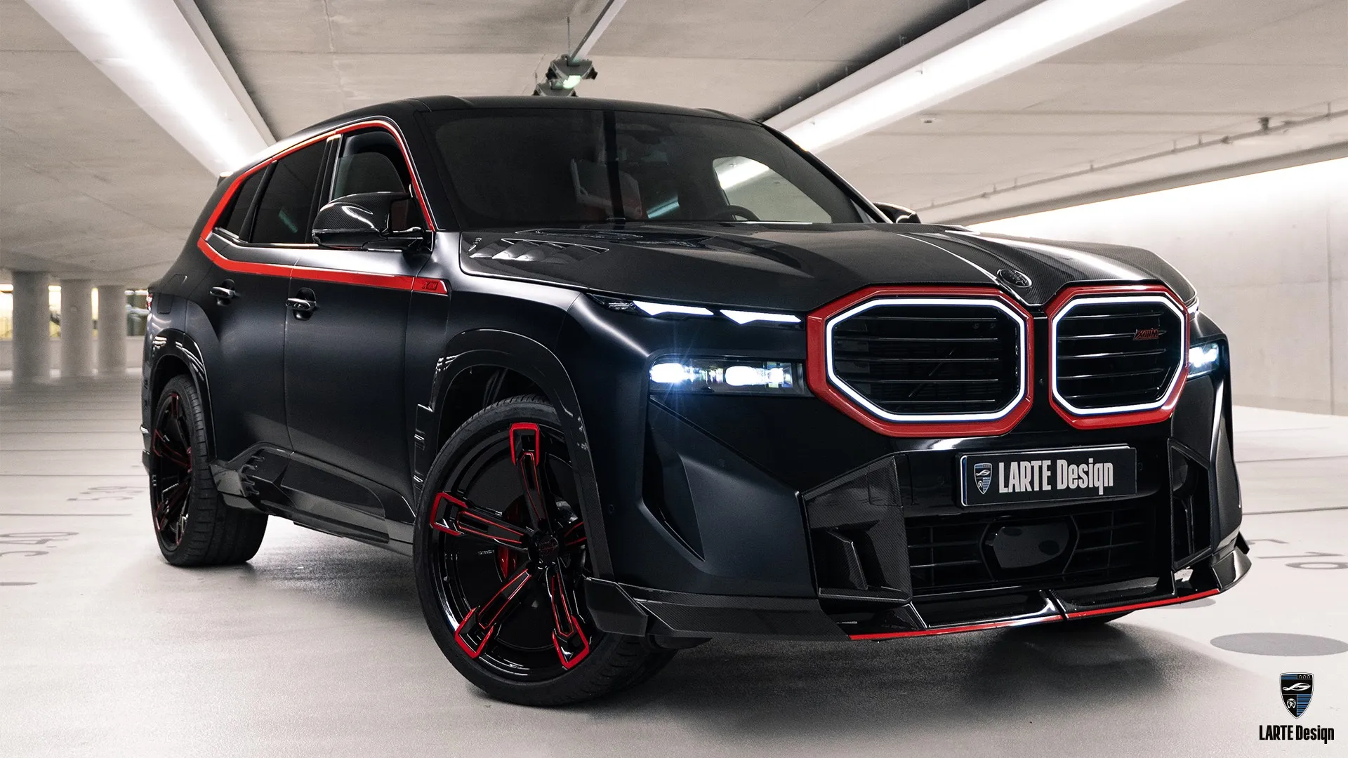 Einzigartiger 2023 BMW XM Label Red in Schwarz Einzigartiger Sapphire Black Custom 2023 BMW XM Label Red SUV mit Luxus-Upgrade und Styling