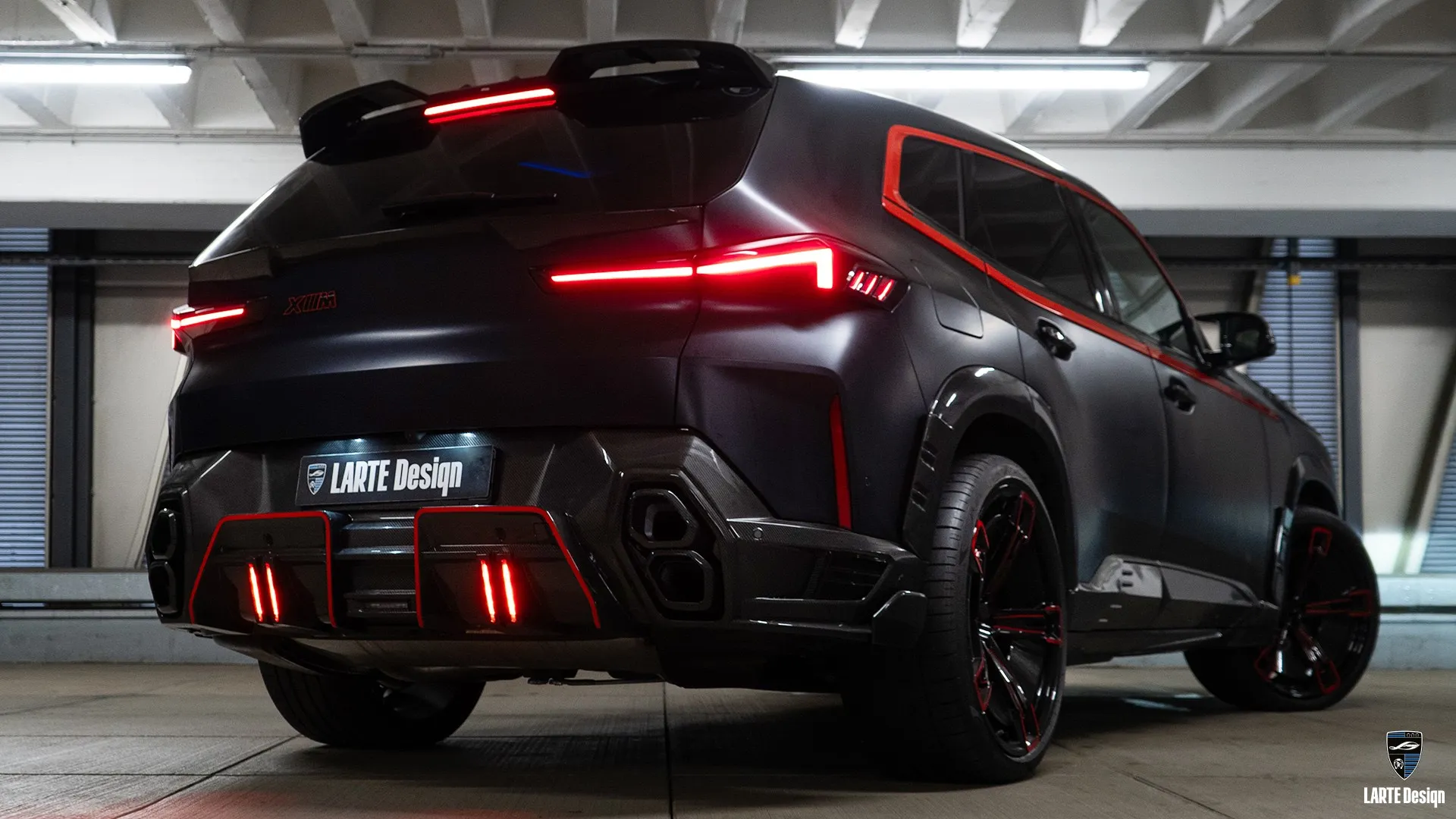 Unverwechselbarer BMW XM Label Red 2023 Unverwechselbarer 2023 Sapphire Black BMW XM Label Red – sportlicher Luxus-SUV mit Tuning