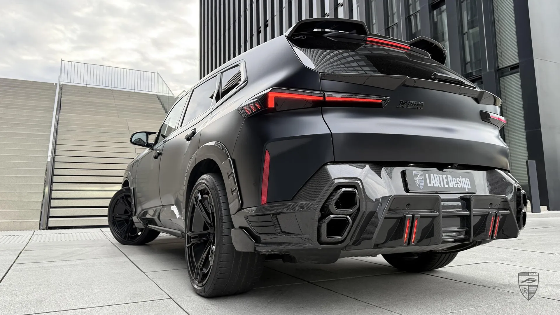 Frozen Carbon 2026 Black BMW XM – maßgeschneidertes SUV mit next-gen M-Performance