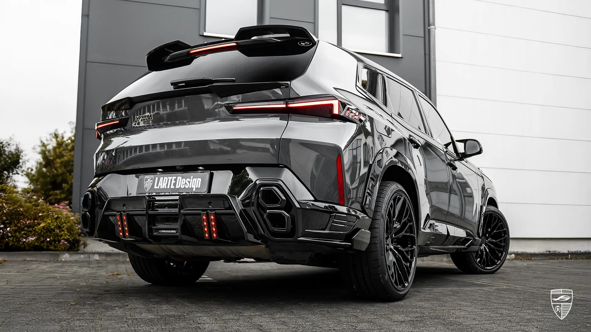 BMW XM G09 – Markantes SUV mit Custom-Grill & Styling BMW XM G09 SUV – Custom-Upgrade mit markantem Grill, klaren Linien und brutalem Designpaket