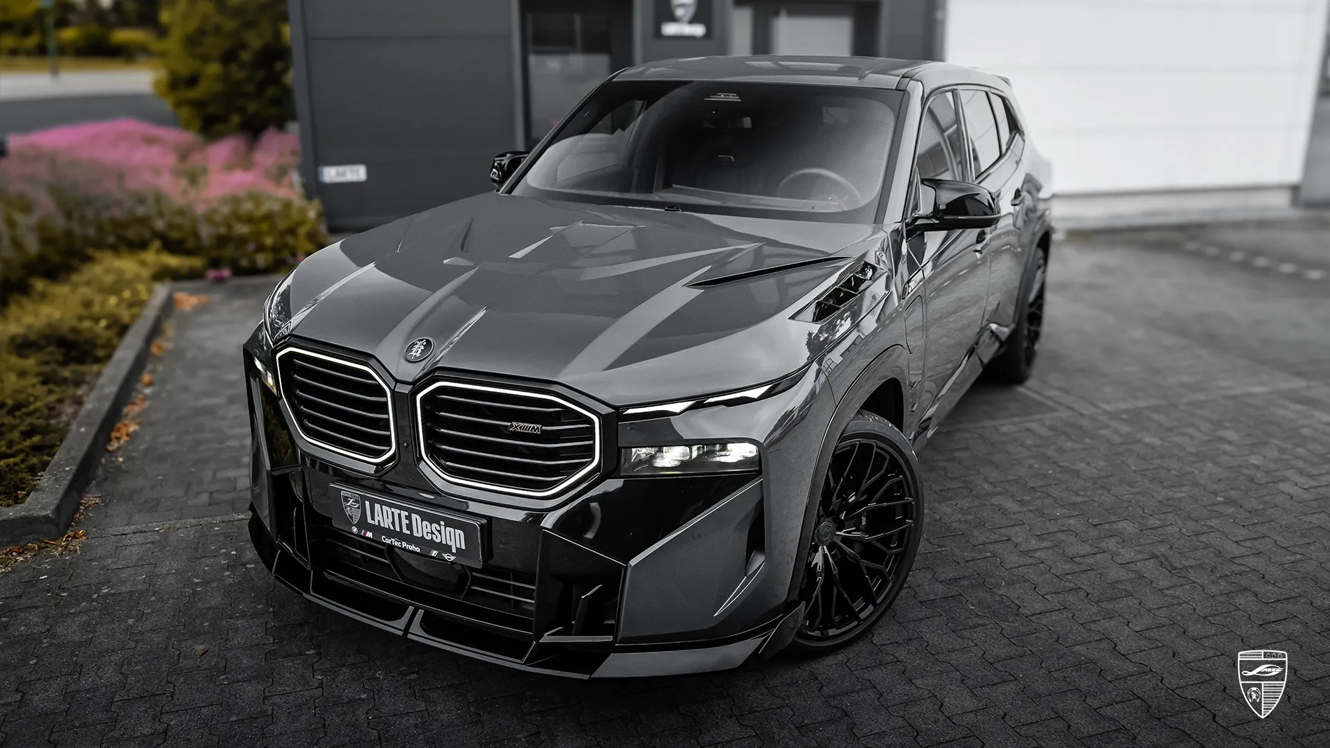 BMW XM G09 – Sportliches SUV, wo Luxus auf Power trifft Luxus trifft Power im BMW XM G09 – aggressiver Look und sportliches Tuning-Styling