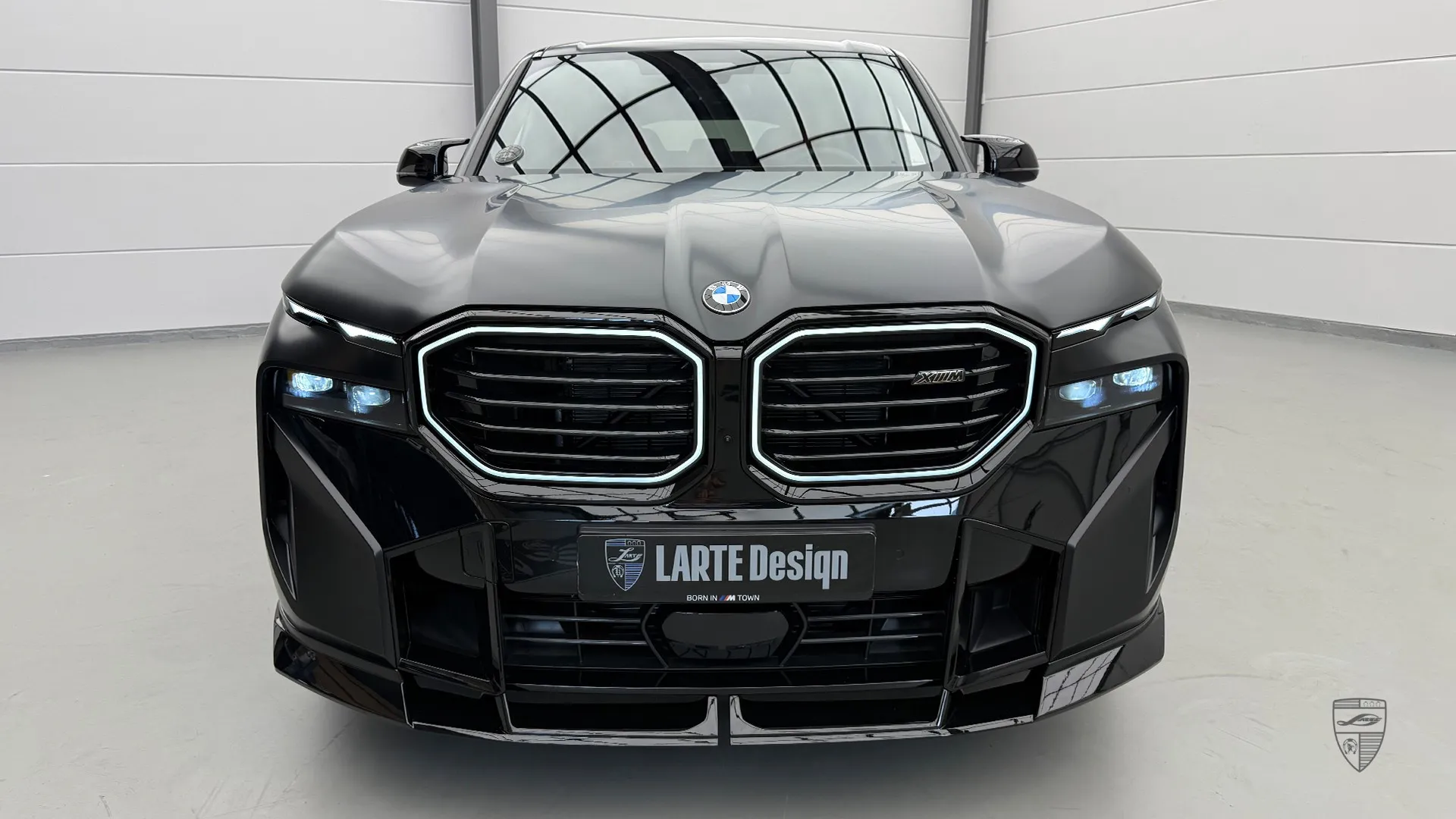 Frozen Carbon Black BMW XM — sportliches Fahrzeug mit XM-Tuning-Transformation und Upgrade