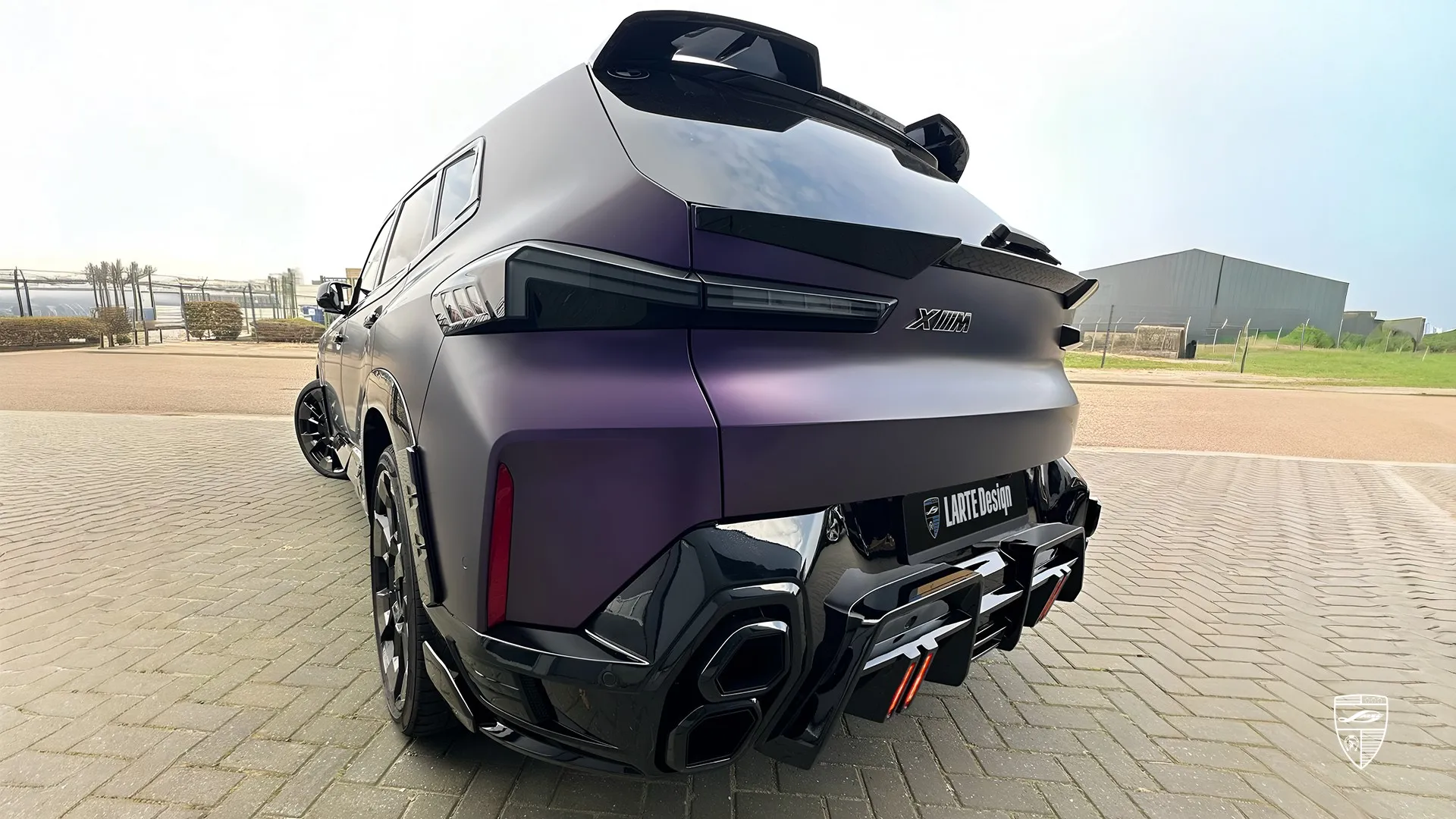 BMW XM G09 — M Luxus-Flaggschiff-SUV mit Purple-Folierung und Prestige-Design aus den Niederlanden