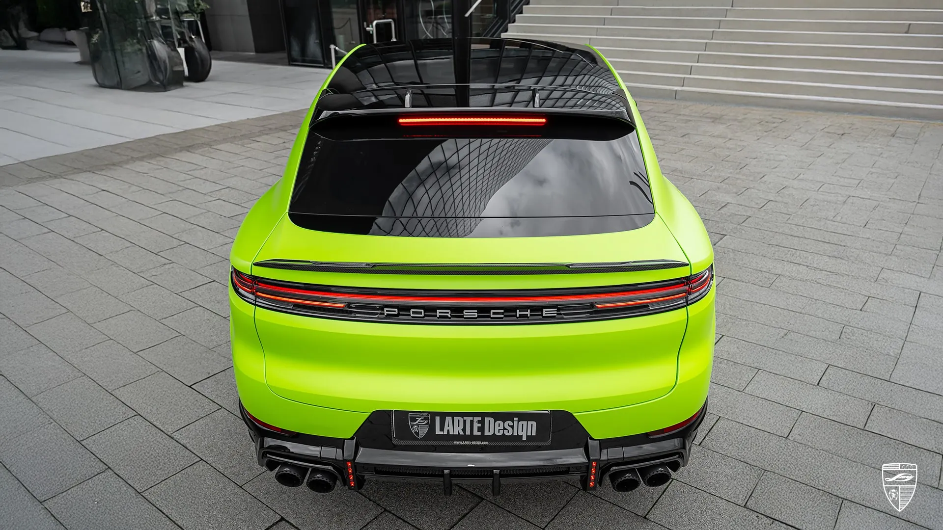 Cayenne S Coupe in Düsseldorf, Hyatt – Green Apple Look mit aggressivem Styling-Upgrade