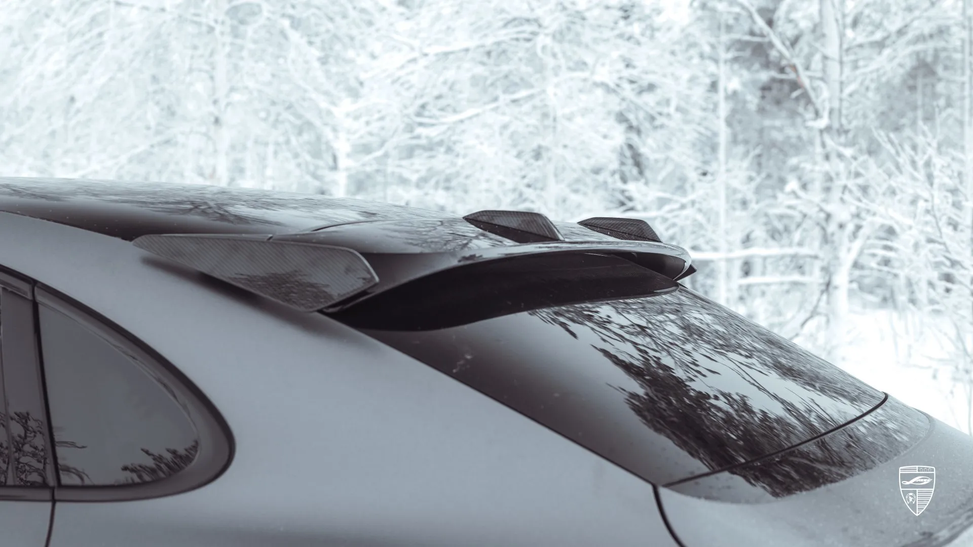 Heckansicht des Cayenne S Coupé: Luxus‑SUV mit Sport‑Styling und Hochleistungs‑Auspuff‑Design