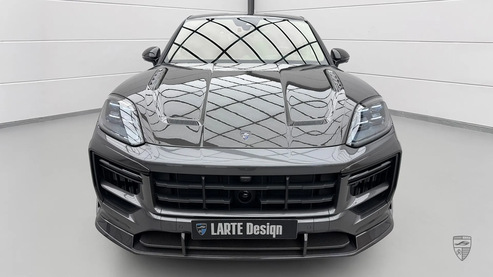 Grauer Porsche Cayenne mit individuellem sportlichen Look