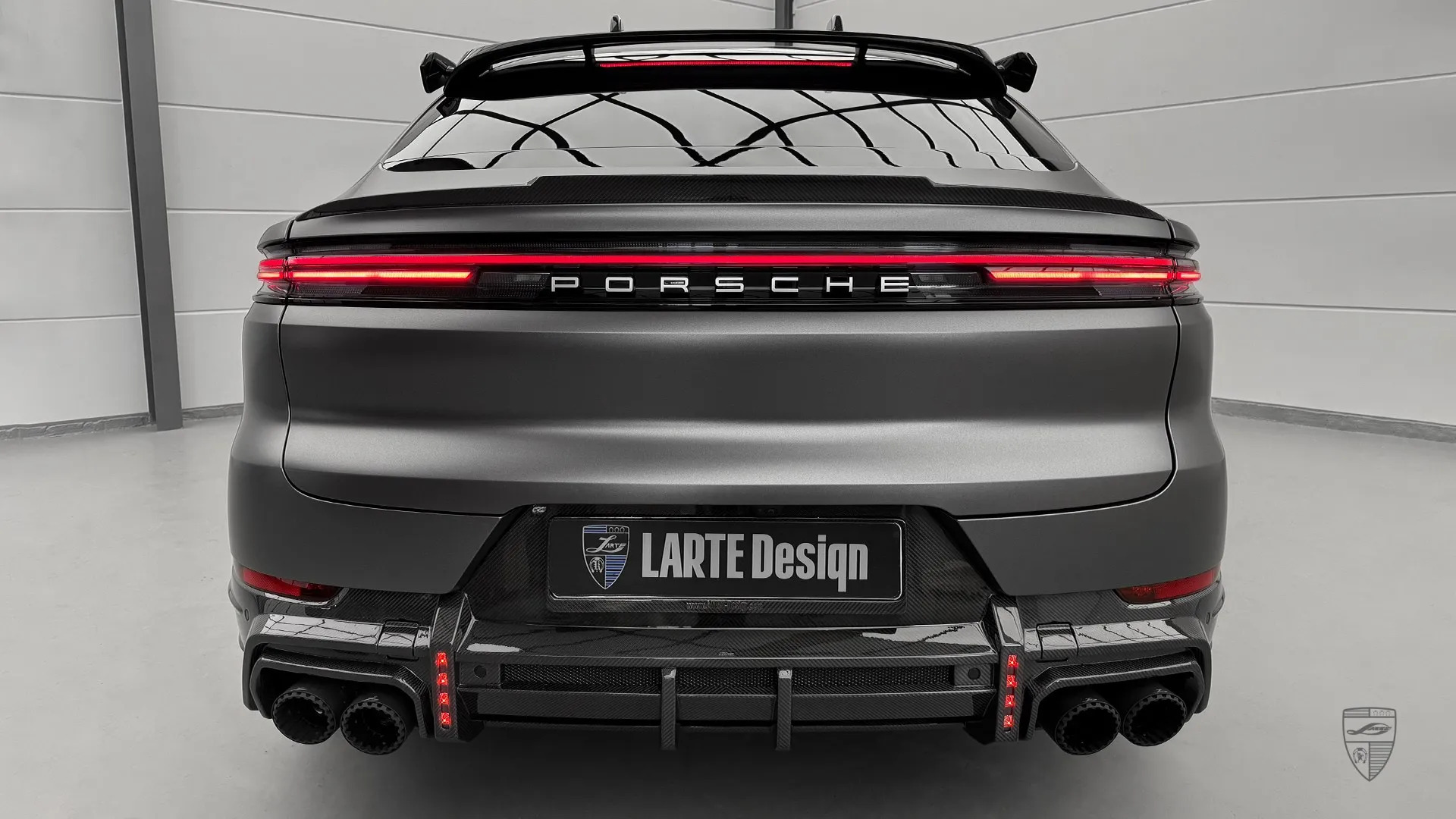 Satin Dunkelgrauer Porsche Cayenne S Coupe mit Carbon-Diffusor und Aerodynamik-Upgrade